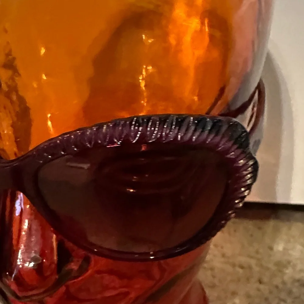 Alexander McQueen Black/Burgundy detail Sunglasses - Picture 3 of 6